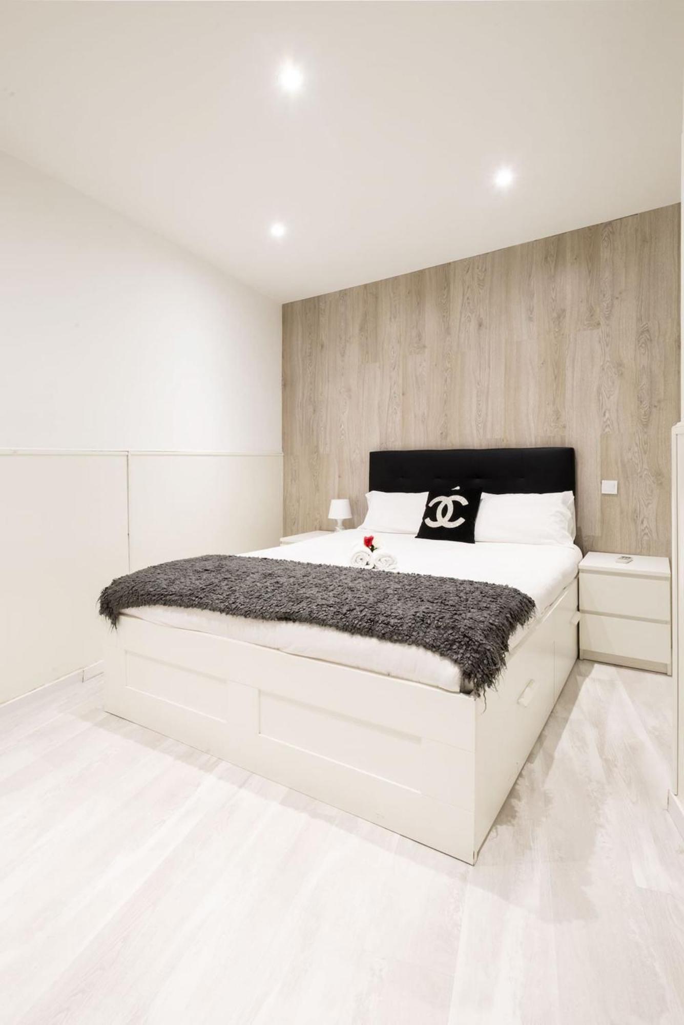 Apartamentos Day Madrid Tribunal Centro Gran Via Sol エクステリア 写真