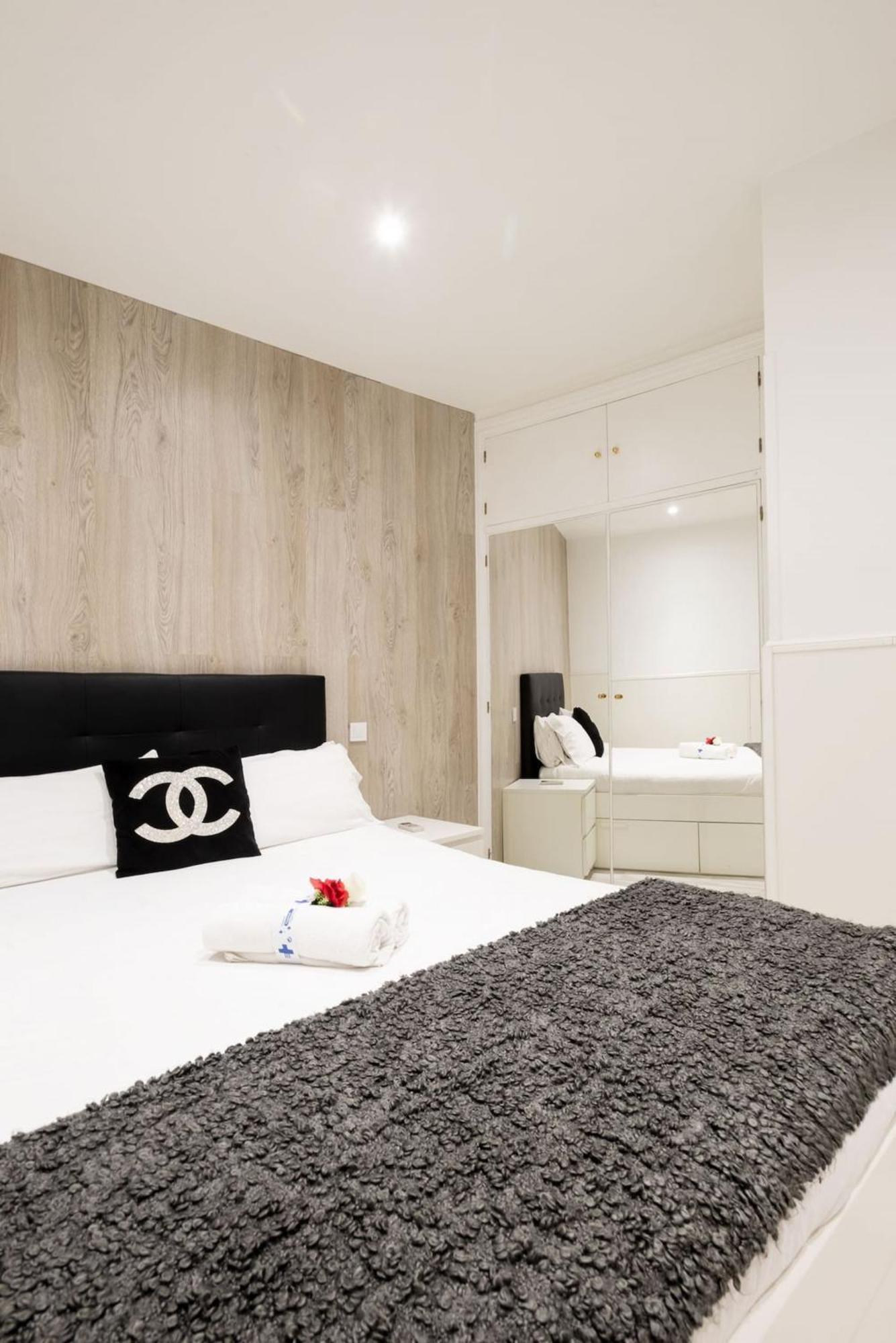 Apartamentos Day Madrid Tribunal Centro Gran Via Sol エクステリア 写真