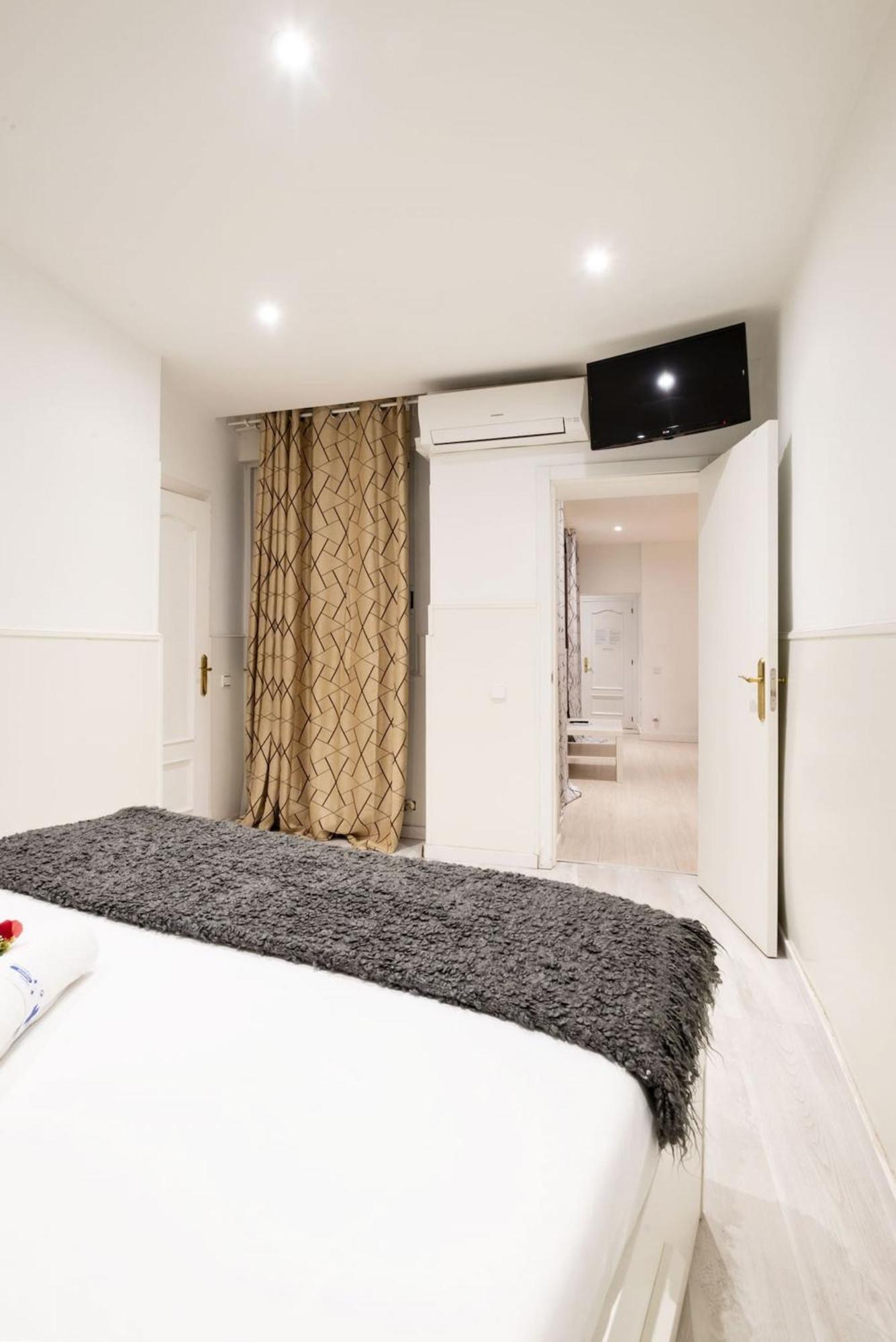 Apartamentos Day Madrid Tribunal Centro Gran Via Sol エクステリア 写真