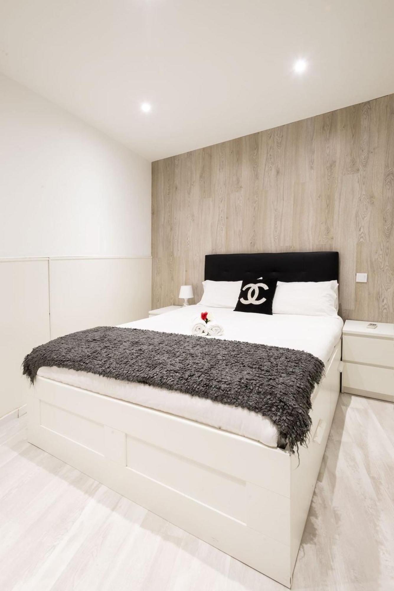 Apartamentos Day Madrid Tribunal Centro Gran Via Sol エクステリア 写真