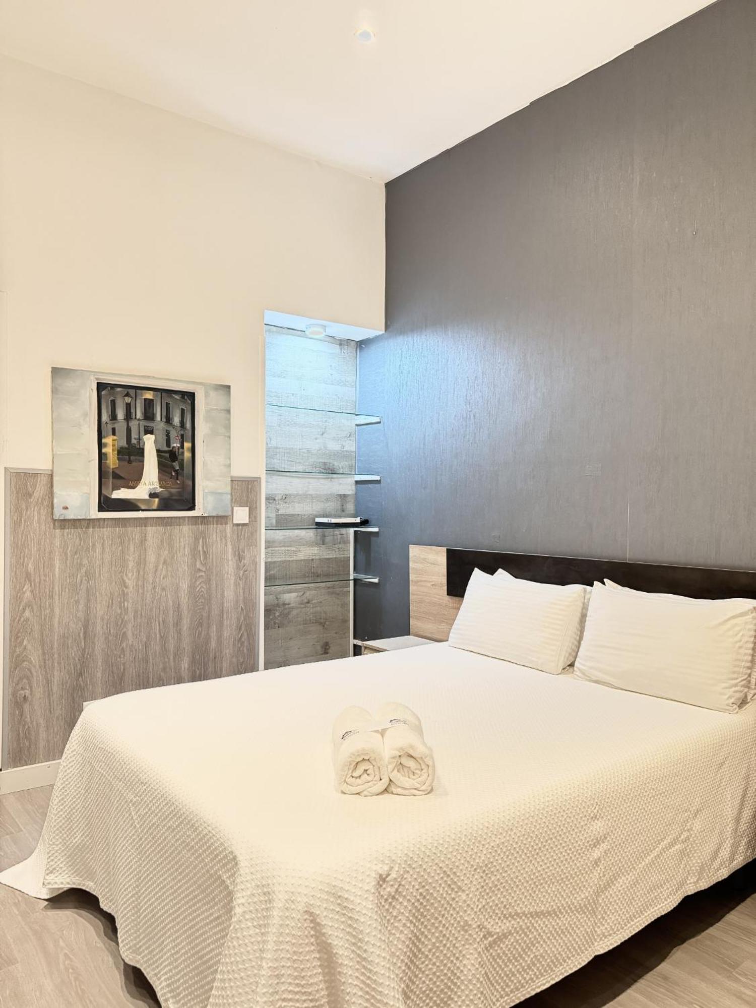 Apartamentos Day Madrid Tribunal Centro Gran Via Sol エクステリア 写真