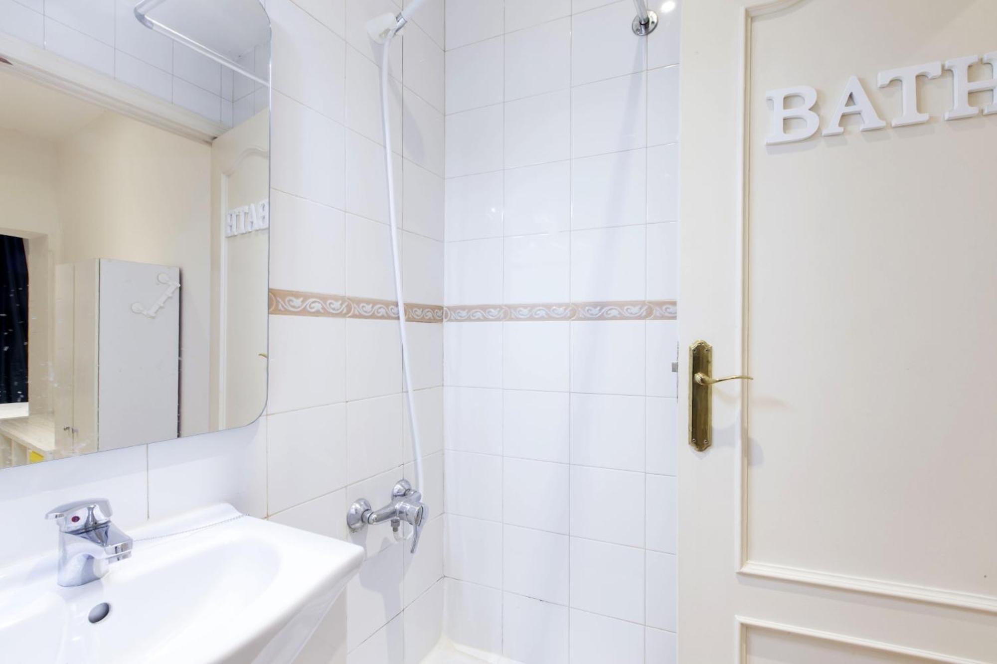 Apartamentos Day Madrid Tribunal Centro Gran Via Sol エクステリア 写真