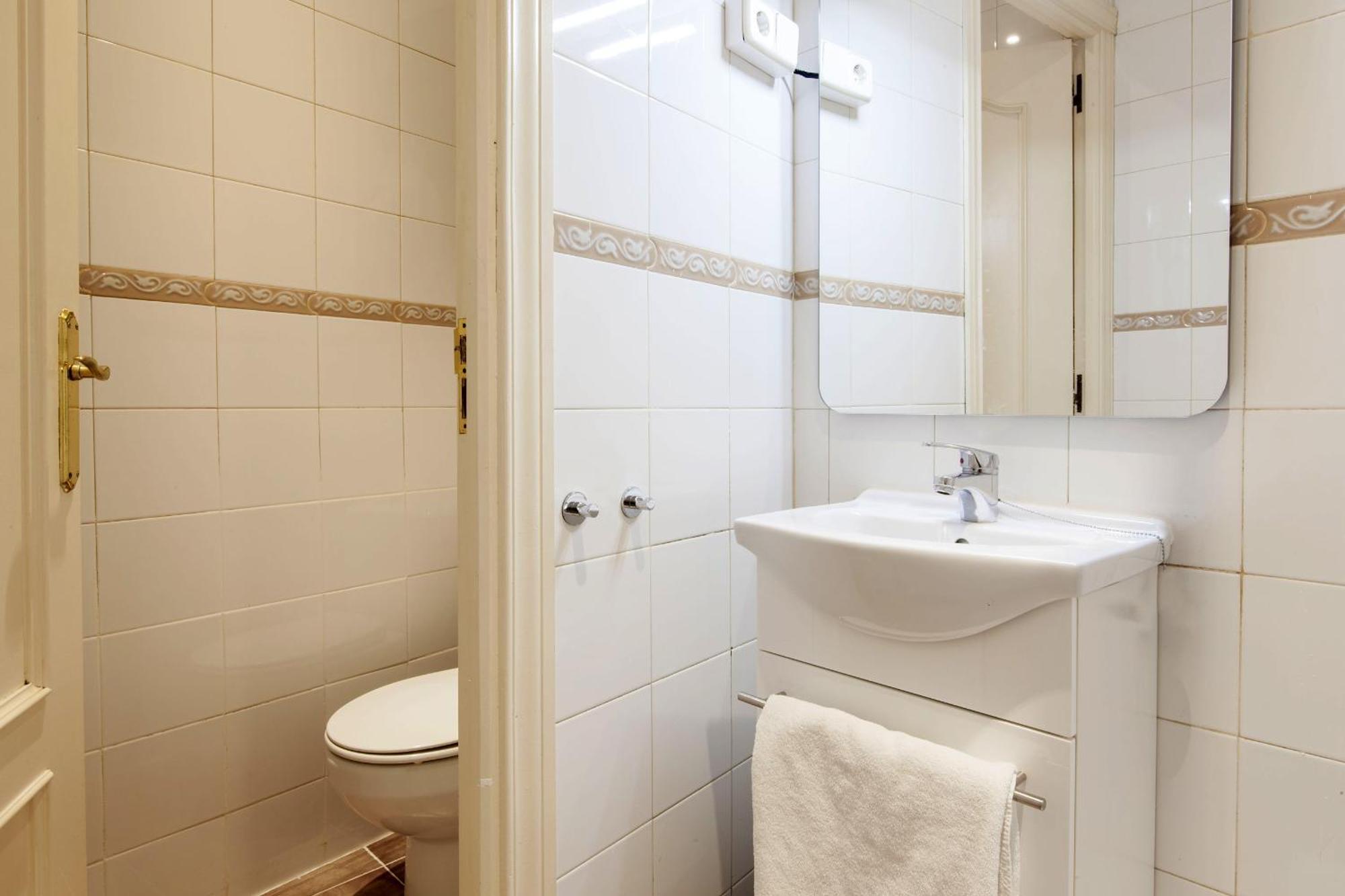 Apartamentos Day Madrid Tribunal Centro Gran Via Sol エクステリア 写真
