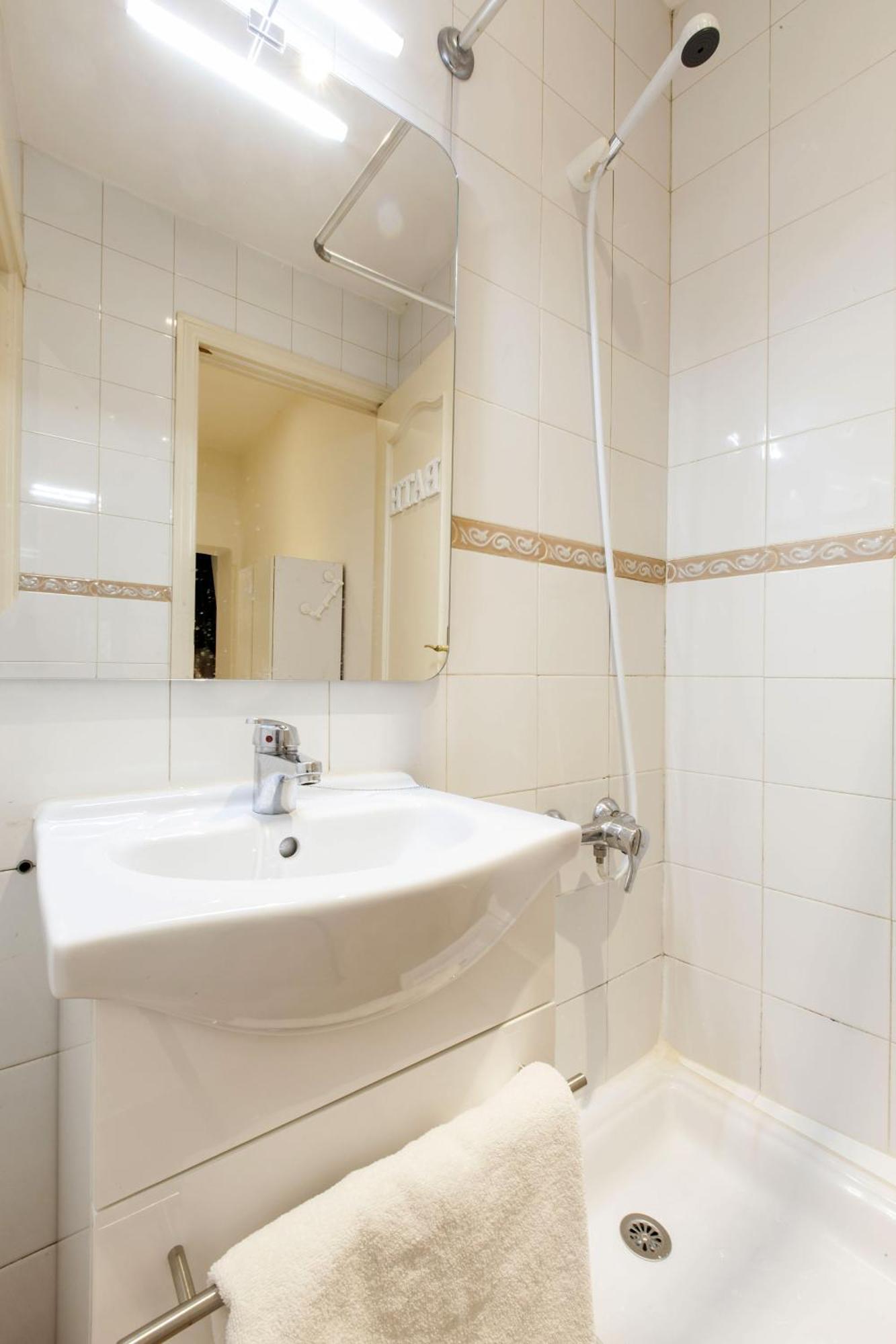 Apartamentos Day Madrid Tribunal Centro Gran Via Sol エクステリア 写真
